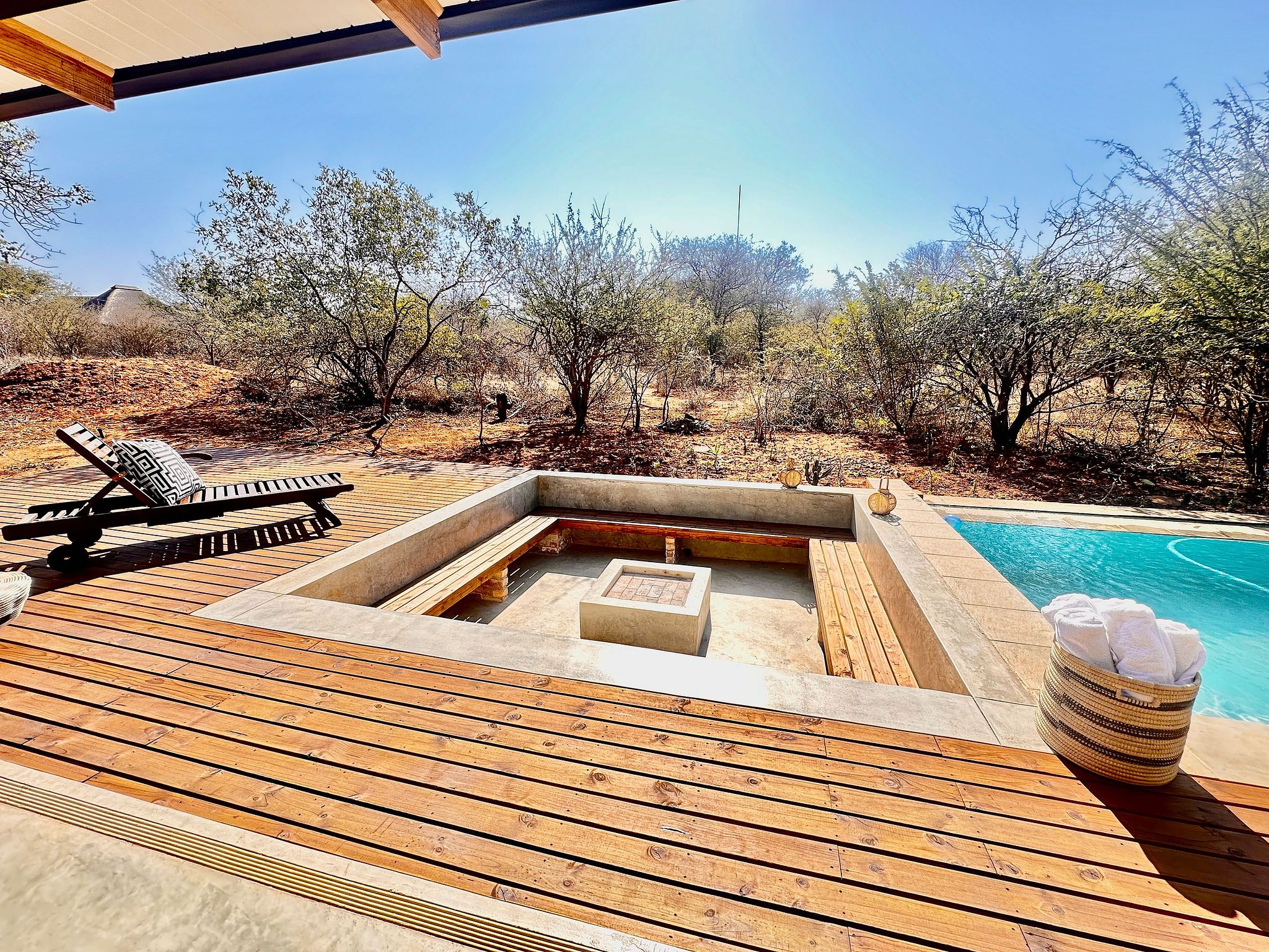 Pumba Lodge Hoedspruit — interior and grounds