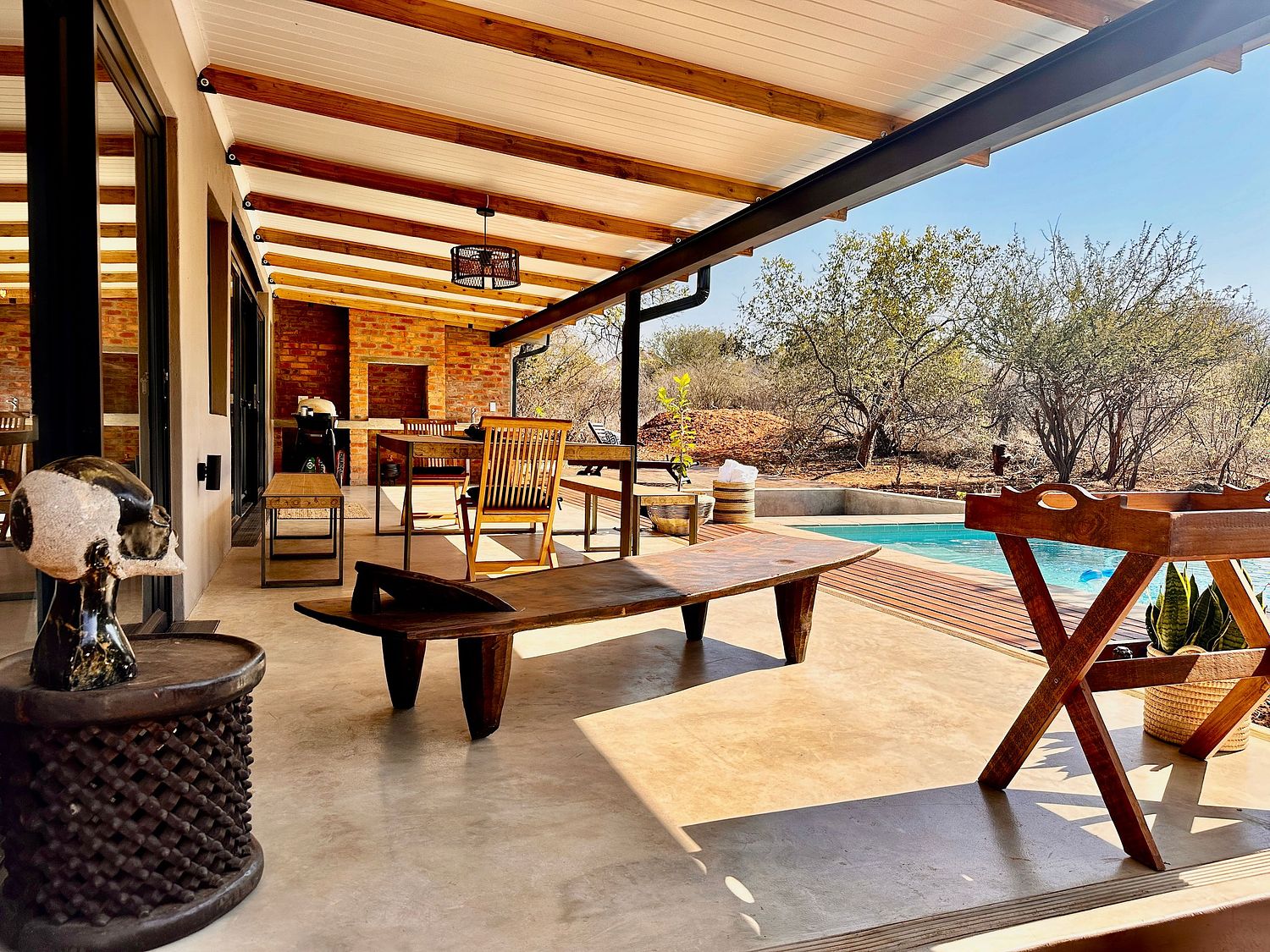 Pumba Lodge Hoedspruit — interior and grounds