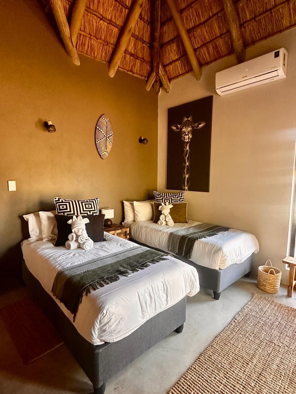 Pumba Lodge Hoedspruit — interior and grounds