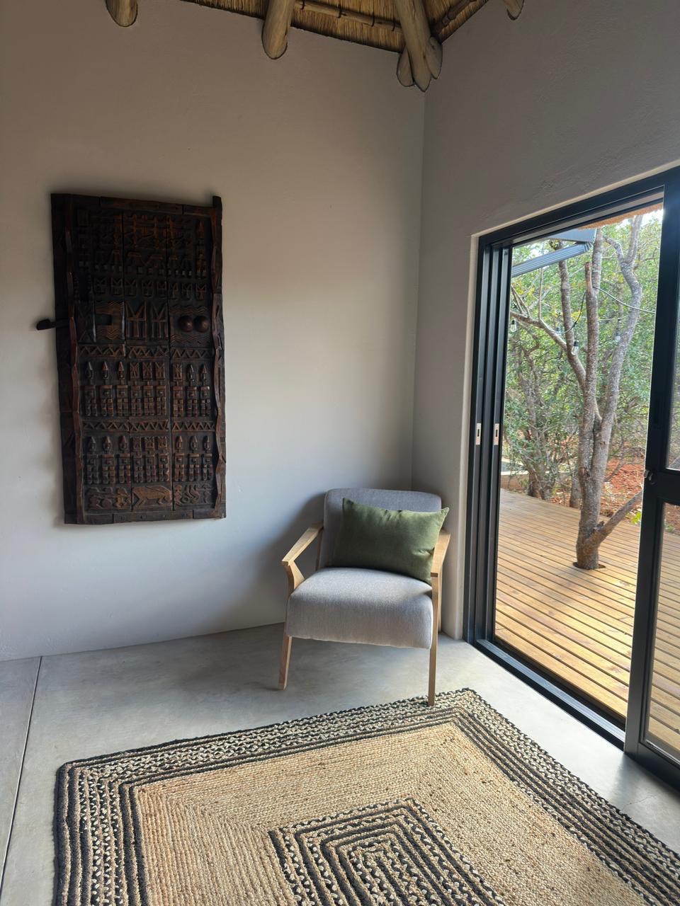 Pumba Manor Hoedspruit — interior and grounds