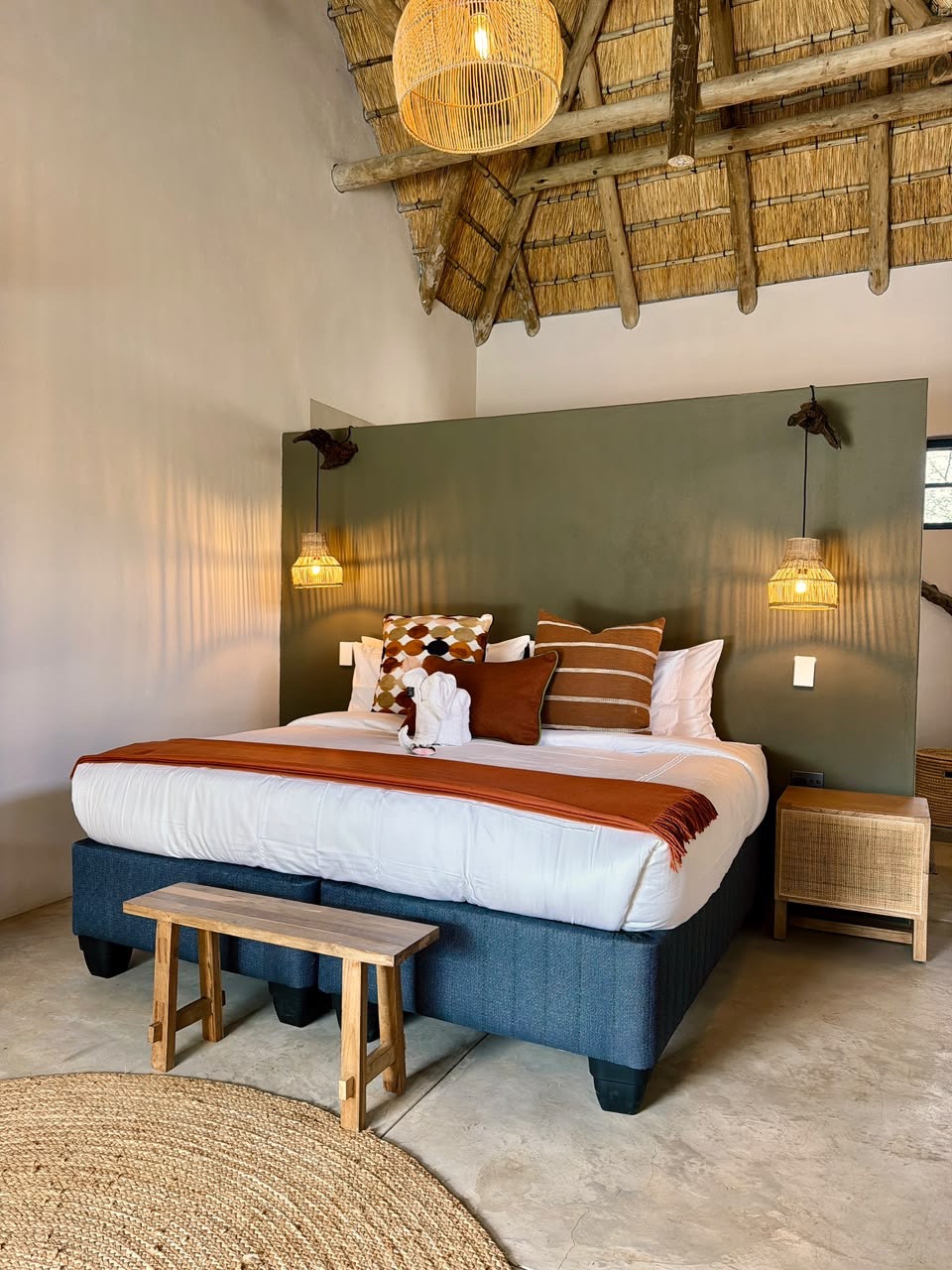 Pumba Manor Hoedspruit — interior and grounds