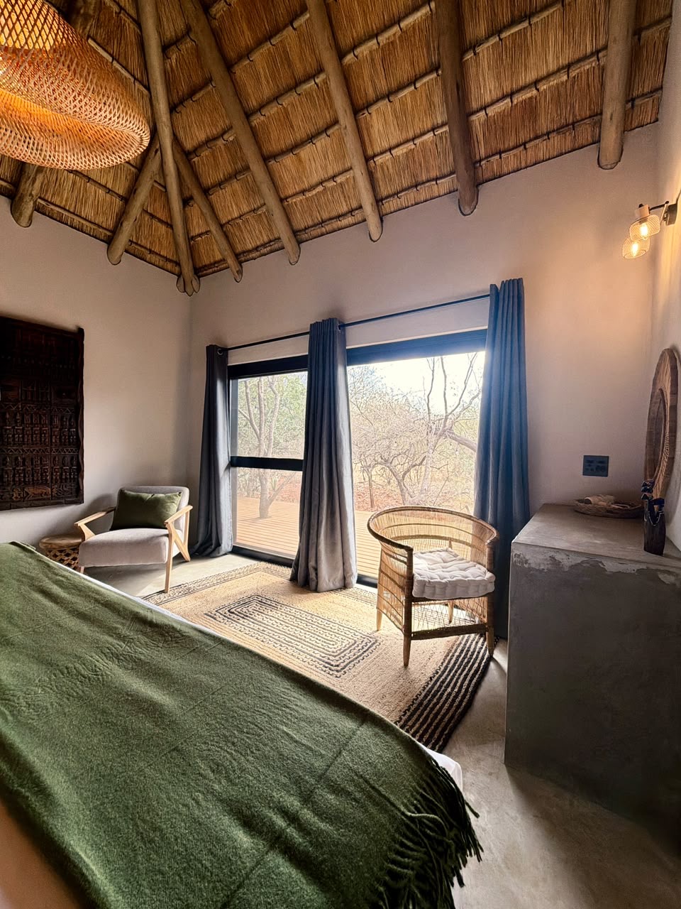 Pumba Manor Hoedspruit — interior and grounds