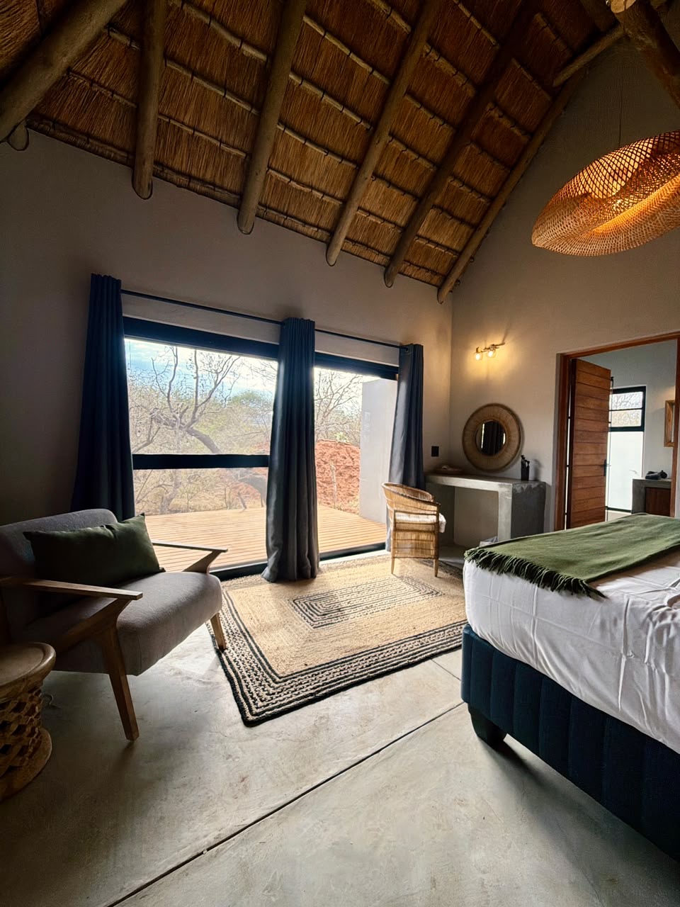 Pumba Manor Hoedspruit — interior and grounds