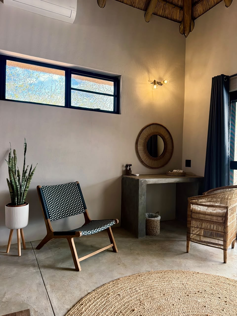 Pumba Manor Hoedspruit — interior and grounds