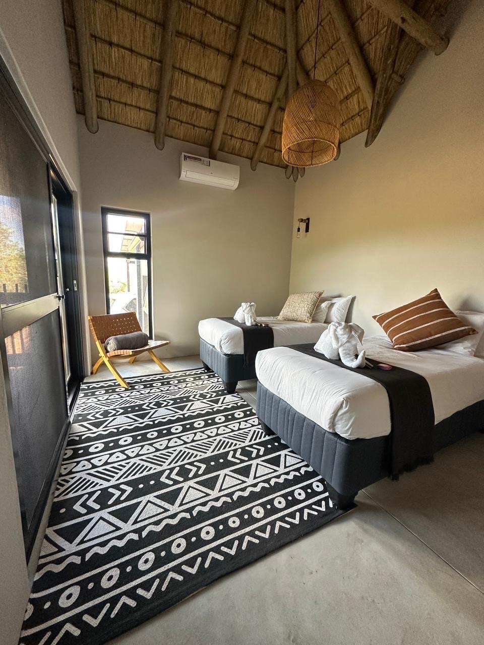 Pumba Manor Hoedspruit — interior and grounds