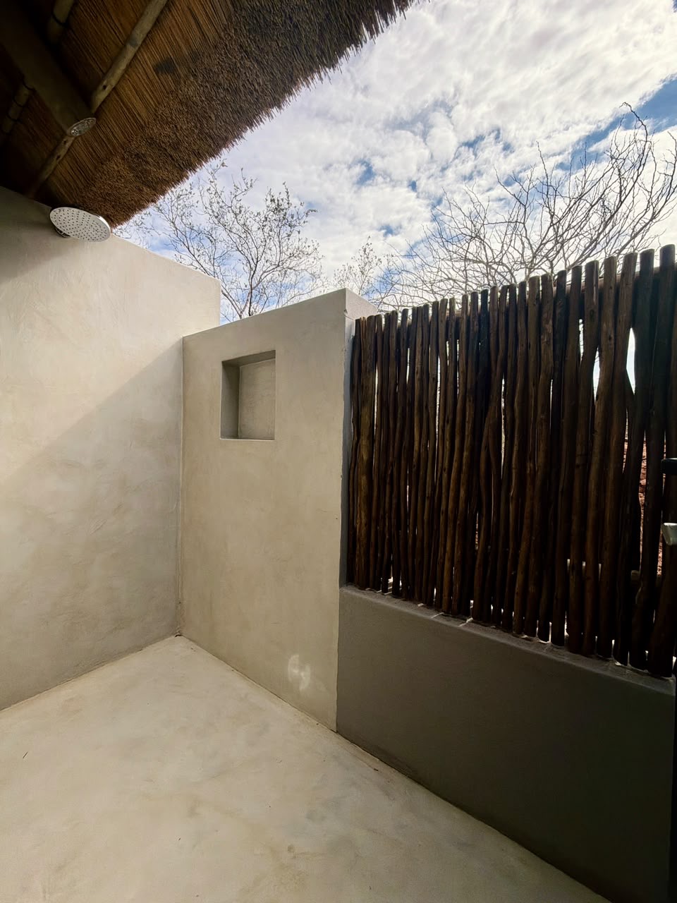 Pumba Manor Hoedspruit — interior and grounds